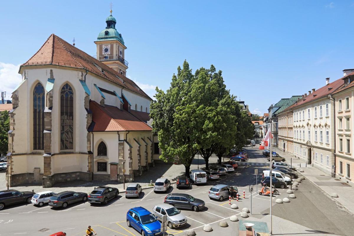 Anna House Hotell Maribor Exteriör bild